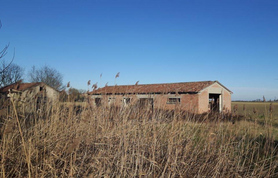 Casermetta Ca’ Olmo is is located in a countryside area just a couple of miles from Ferrara and consists of 3 buildings 