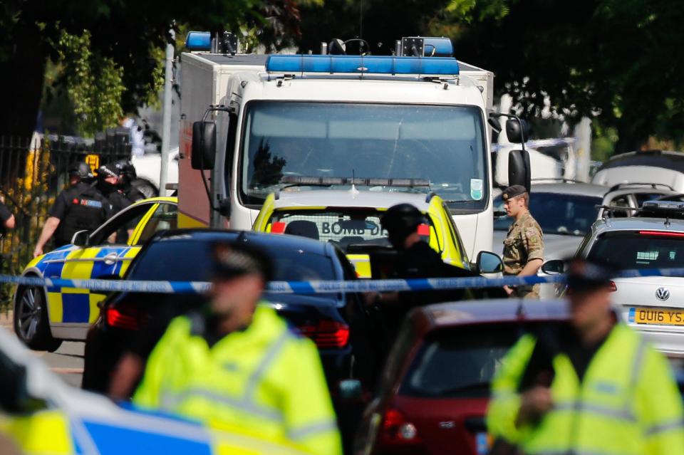  Soldiers joined a bomb disposal team and armed cops on the usually quiet street