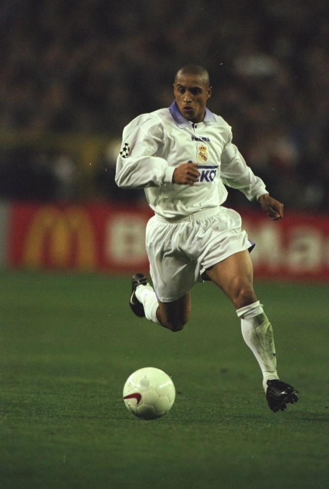 Roberto Carlos playing in the first of his three Champions League finals