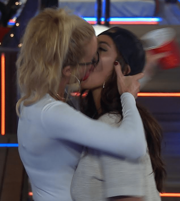 Jessica Shears and Olivia Attwood snogged during a game of dares on tonight's Love Island 