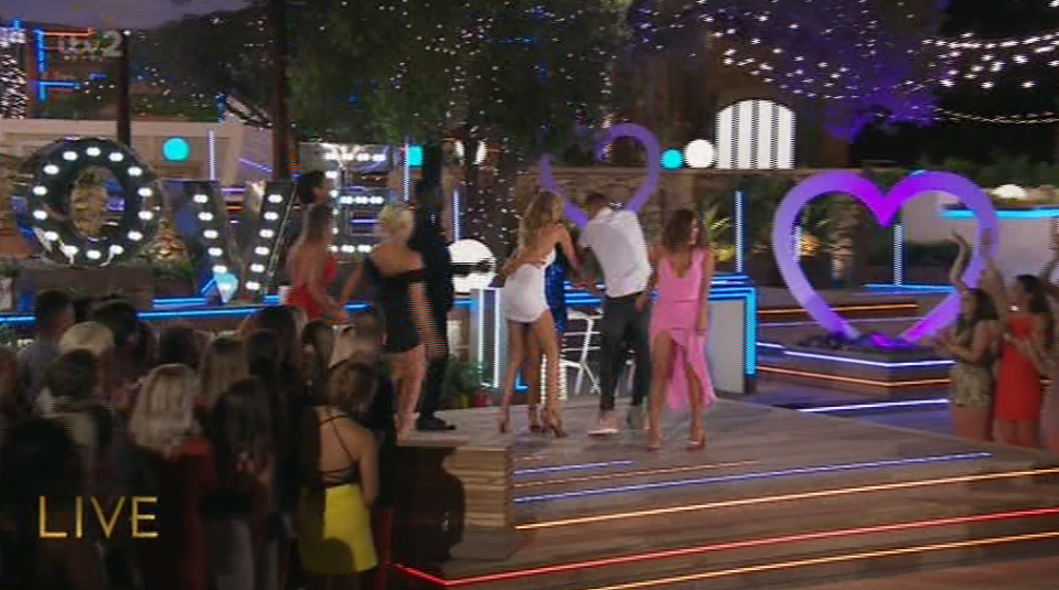  Amber could be seen trying to cling onto Kem