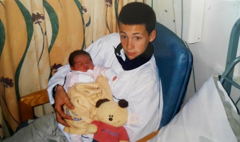  Courtney was very close to her brother Lee from a young age