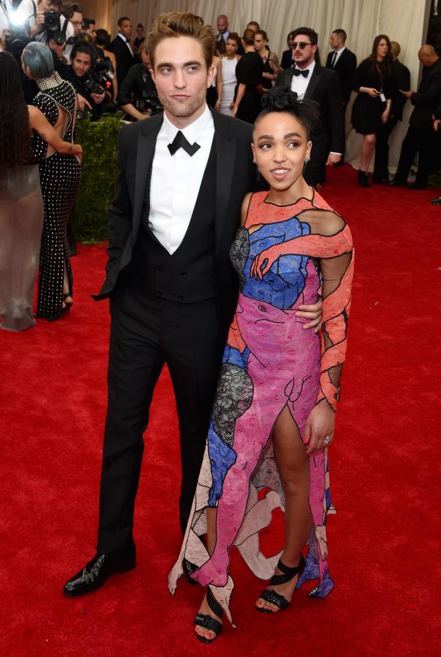  Twilight star Robert Pattinson has split from fiancee FKA Twigs