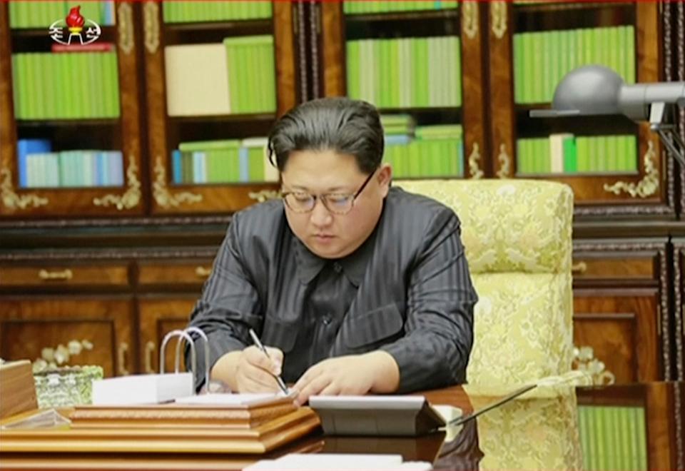  A photo of Kim ordering last night's missile launch