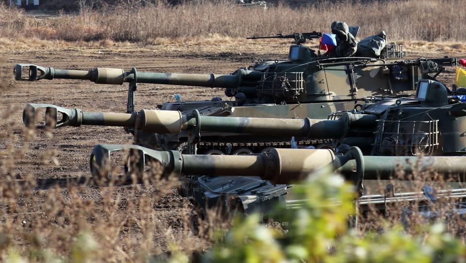  South Korean army's K-55 self-propelled howitzers take position in the border city of Paju