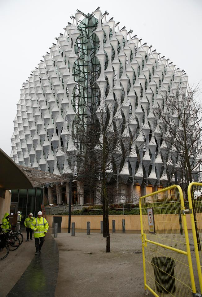  The new £750m US embassy near Battersea overlooks the bank of the Thames