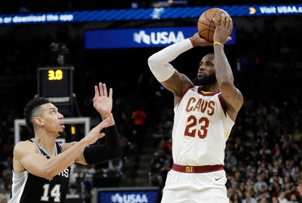  LeBron James became the seventh player to score 30,000 NBA points on Tuesday