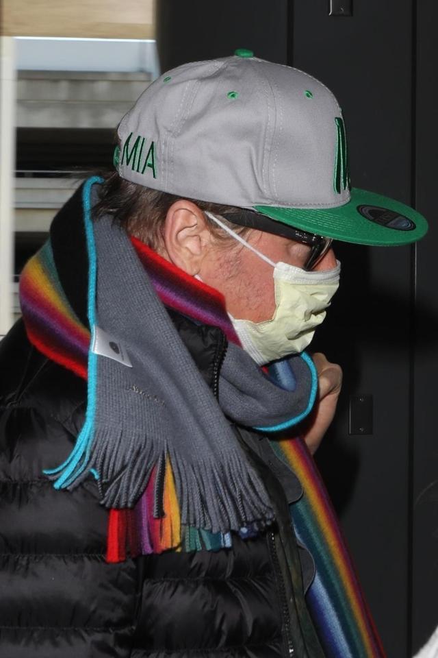  Val Kilmer kept his face covered as he keeps safe following his previous cancer diagnosis