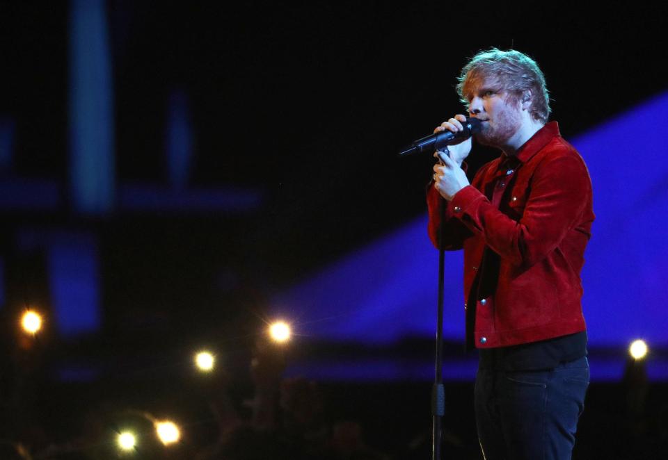  Ed also performed Supermarket Flowers on stage in an emotional rendition of his Divide track