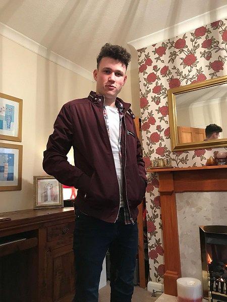 Charlie is described as 5ft10, with a slim build, brown curly hair, amd blue eyes