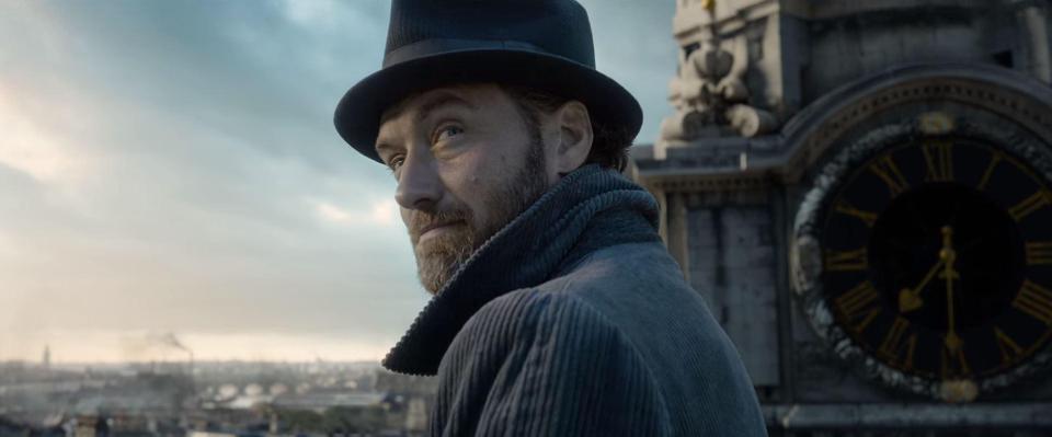  Harry Potter fans have had a sneak peek of Jude Law a young Albus Dumbledore