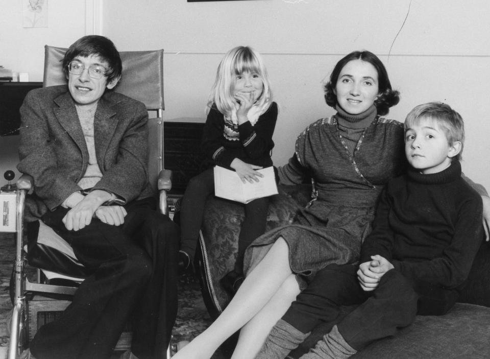  Hawking beat his illness to live a successful family life