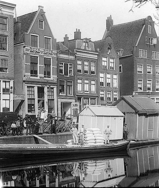  De Wallen, pictured in 1895 showing goods being transported up the canals
