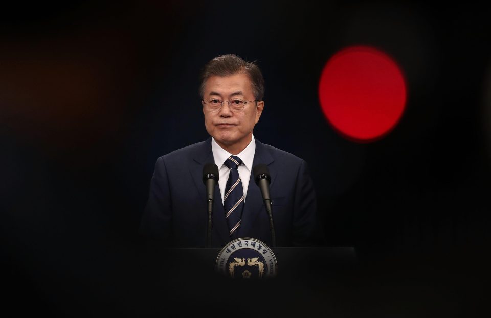  South Korean president Moon Jae-in signed an agreement with Kim