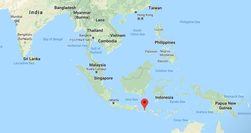  Lombok is located east of Bali and west of Sumbawa