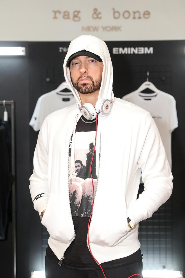  Eminem has sparked fresh speculation surrounding the death of Tupac Shakur after writing a questionable lyric in his latest record