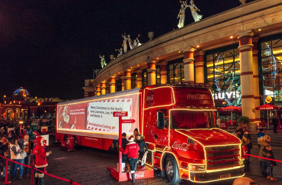  Christmas is coming and there's no better way to celebrate than to get a glimpse of the Coca Cola Christmas truck