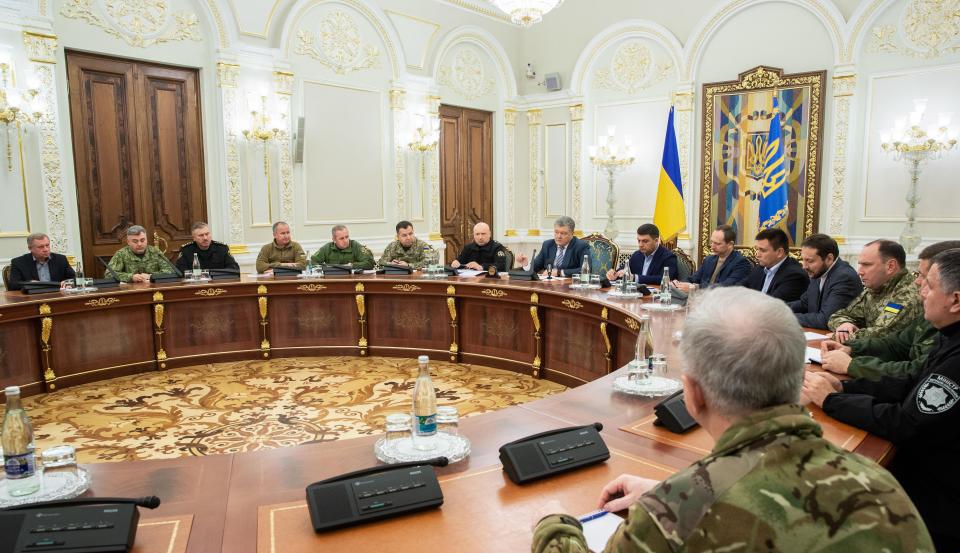  Poroshenko has announced he will propose declaring martial law on Monday