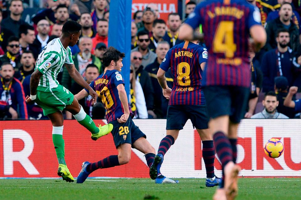  Junior Firpo scored in Real Betis 4-3 win at Barcelona
