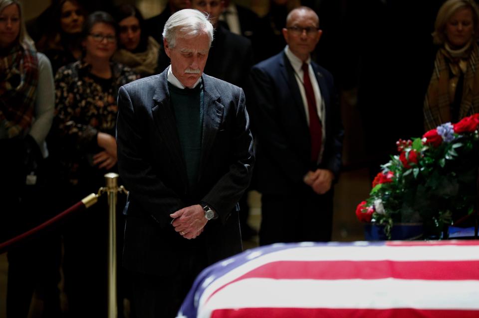 Independent Senator from Maine Angus King pays his respects to former US President George H.W. Bush