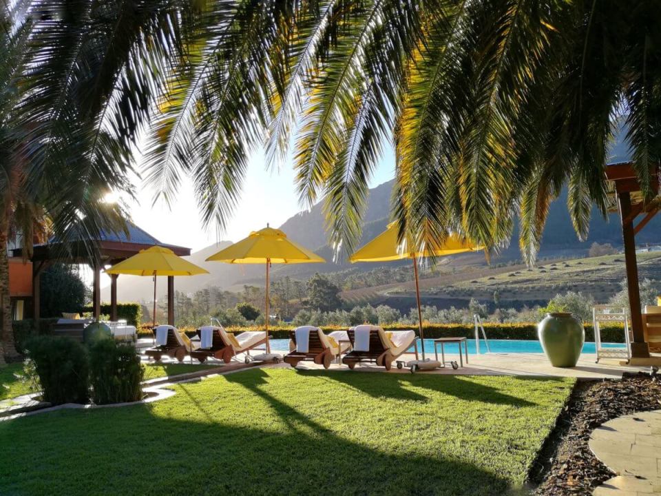  The beautiful pool area with the dramatic mountain backdrop