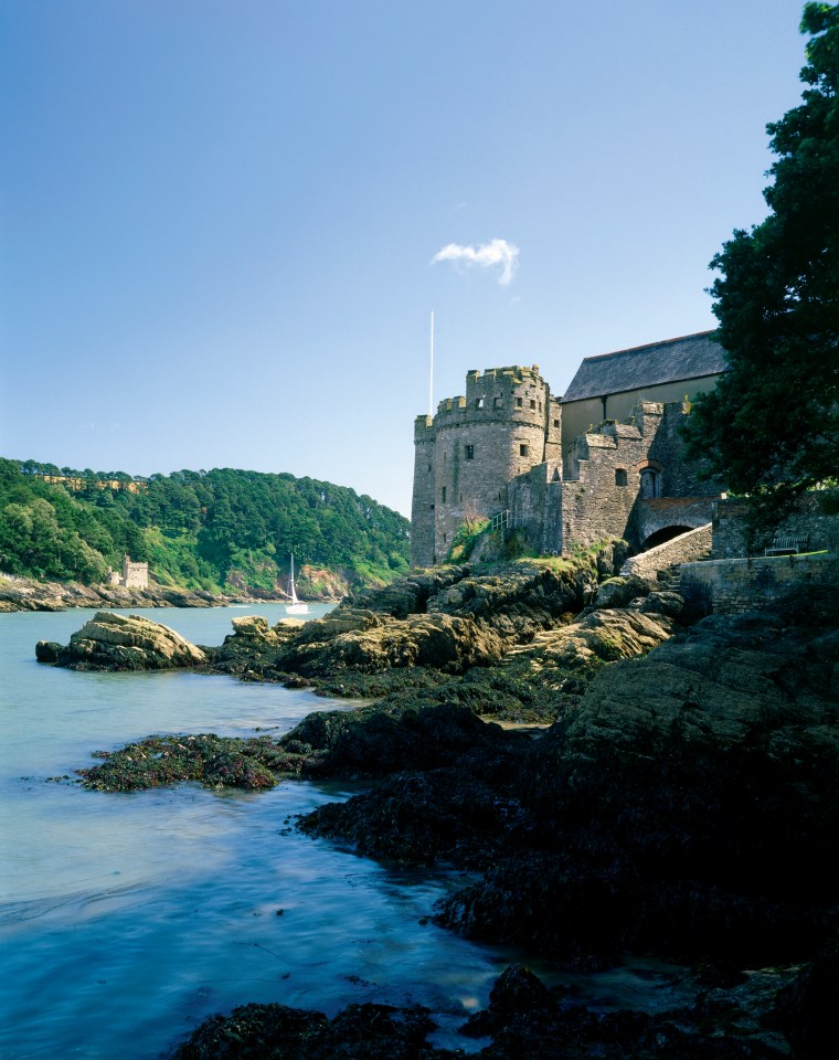Take the river boat from Dartmouth town quay up to the castle for a journey through 600 years of history