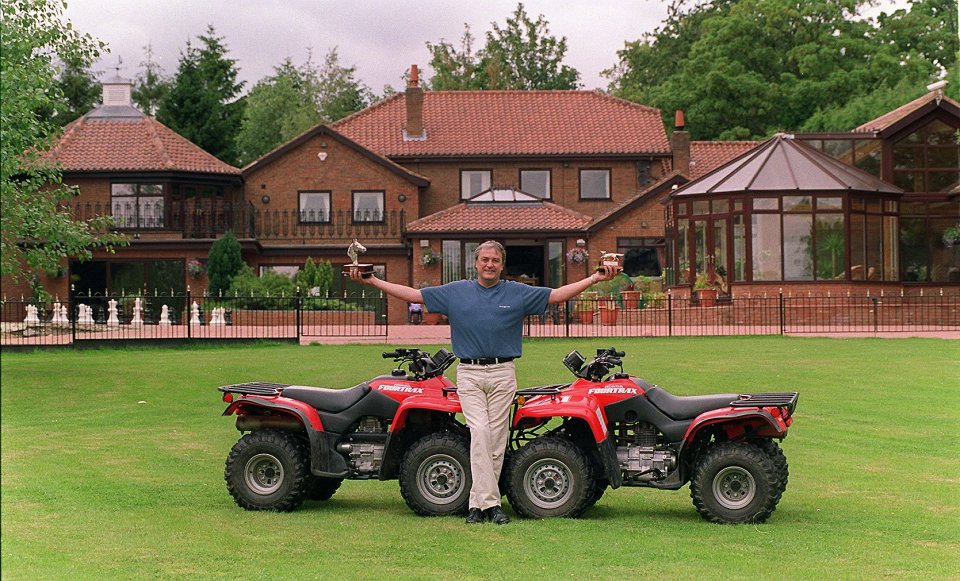  Roy's former sprawling £1million mansion in Barnoldby-le-Beck, Lincs