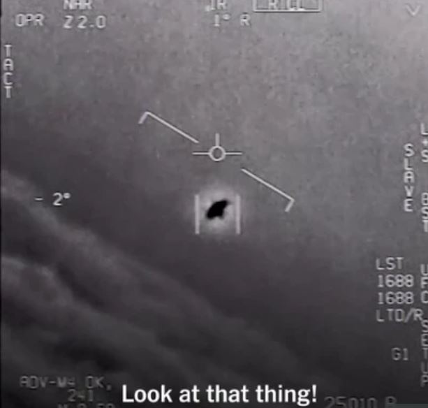 One of the two videos showing encounter with a US Navy warplane off the coast of Florida in 2015