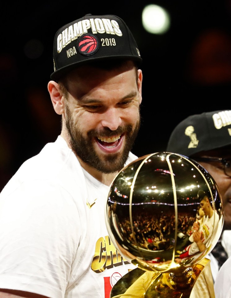  Marc Gasol got his hands on the famous trophy after the Raps' win
