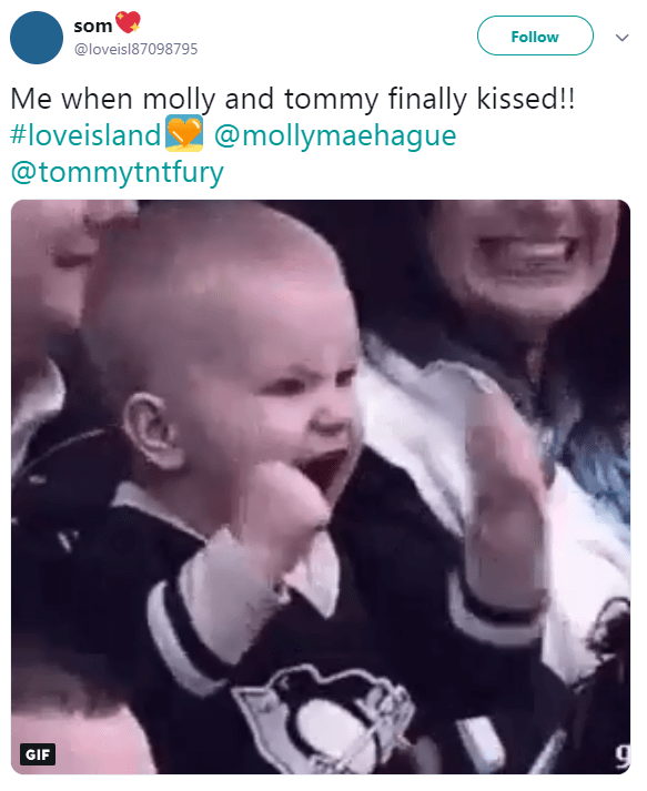  Viewers tweeted about their delight after the kiss