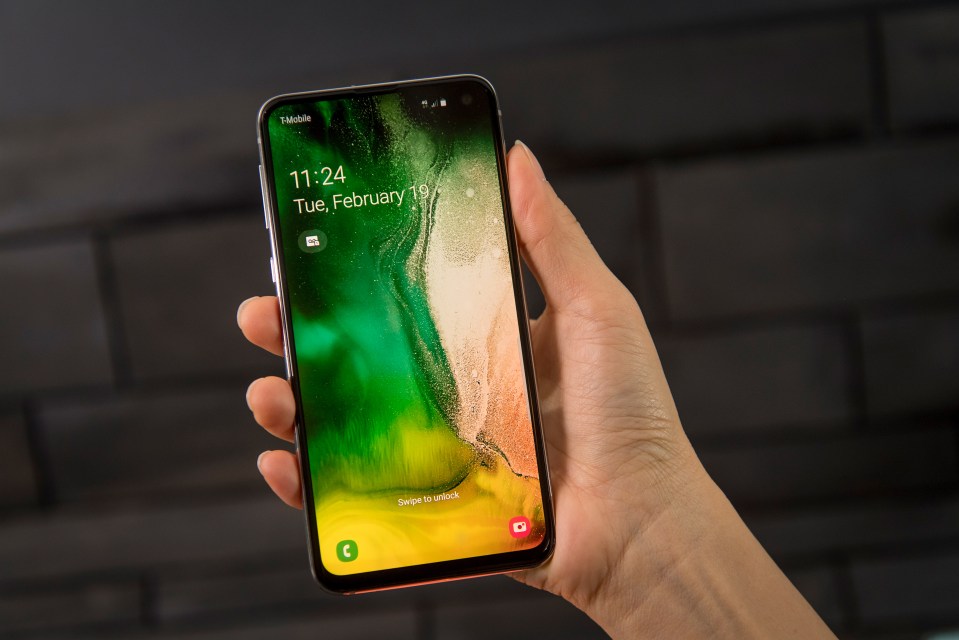  The Galaxy S10e is the best-value option in this year's flagship Samsung smartphone line-up