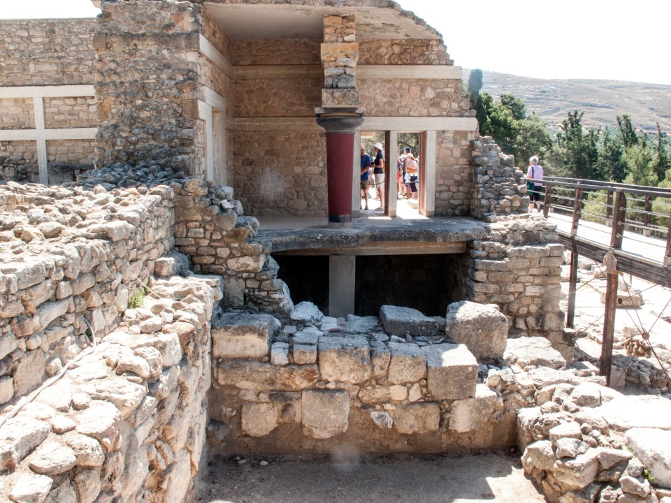  The Minoans who lived at Knossos may simply have adopted nearby Greek culture instead