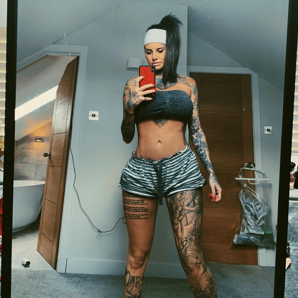  The model isn't shy of showing off her toned body and tiny waist 