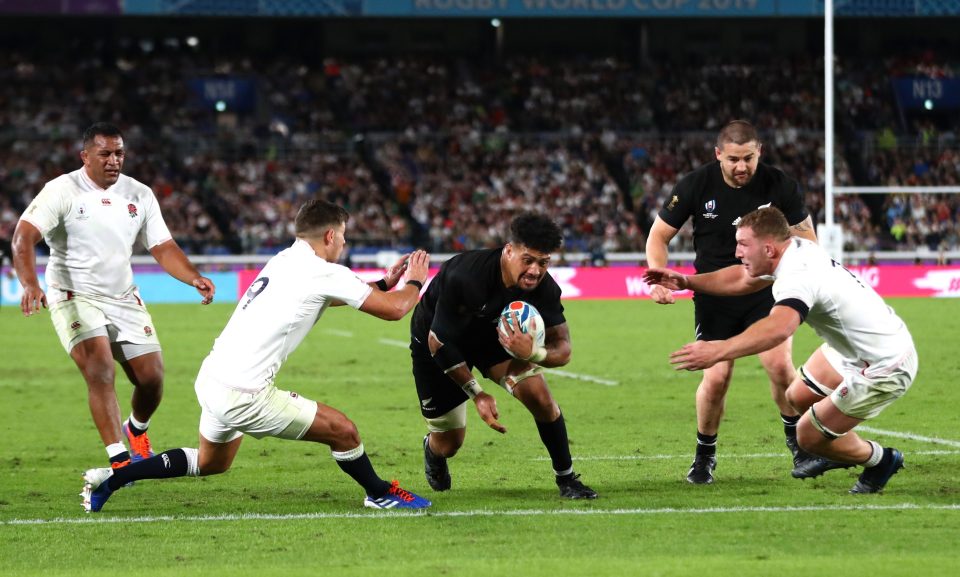 Ardie Savea threatened a comeback when he went over to cut the deficit 