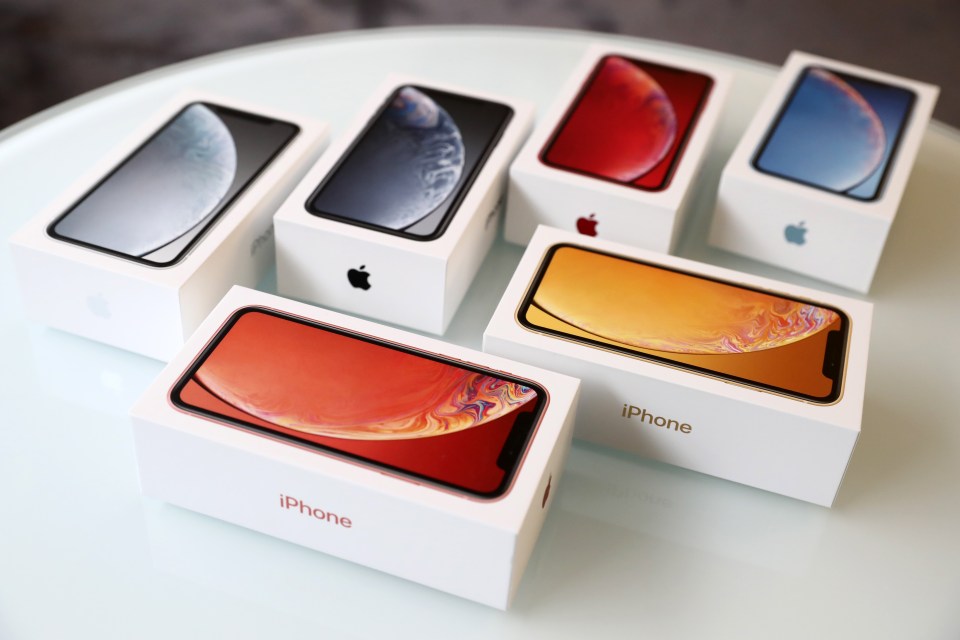 Several iPhone XR boxes in different colors.