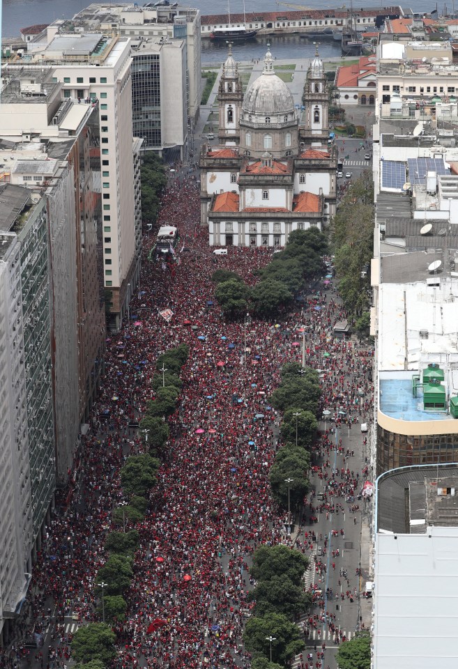 Vast numbers on Rubro-Negro fans were spread throughout the historic city