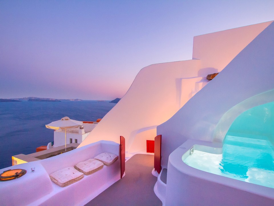 There's an outdoor plunge pool you can use in the summer