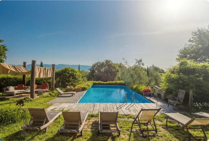 There's room for 16 and there's a pool and pizza oven