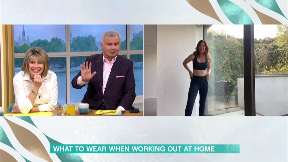  Trinny flashes the flesh on This Morning
