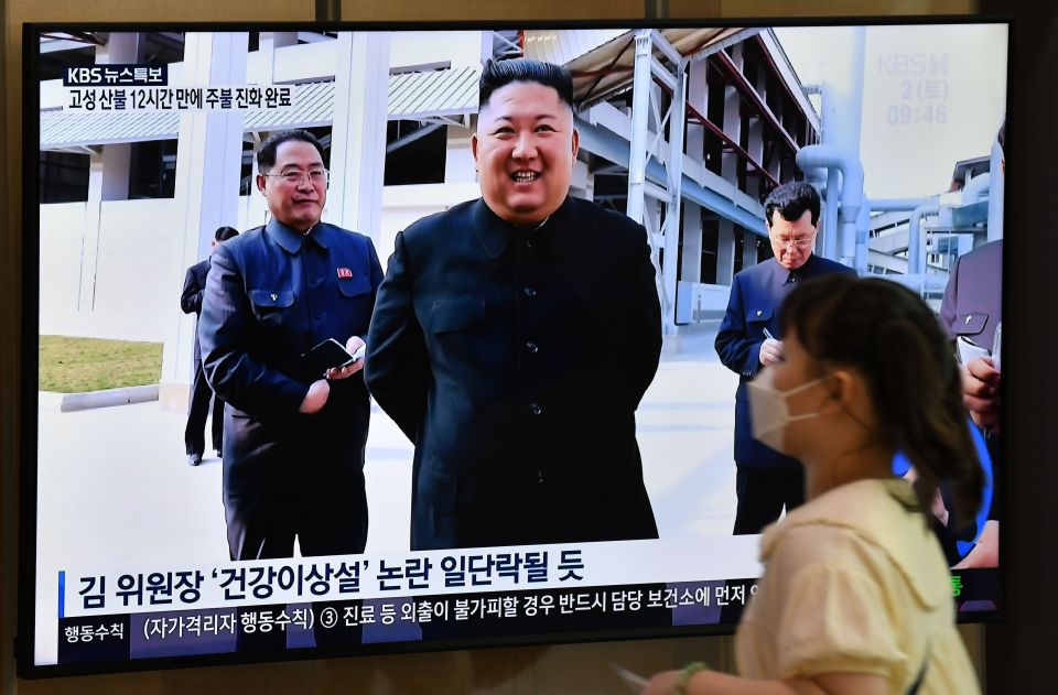  People watch a television reporting an image of the North Korean leader in Seoul, South Korea