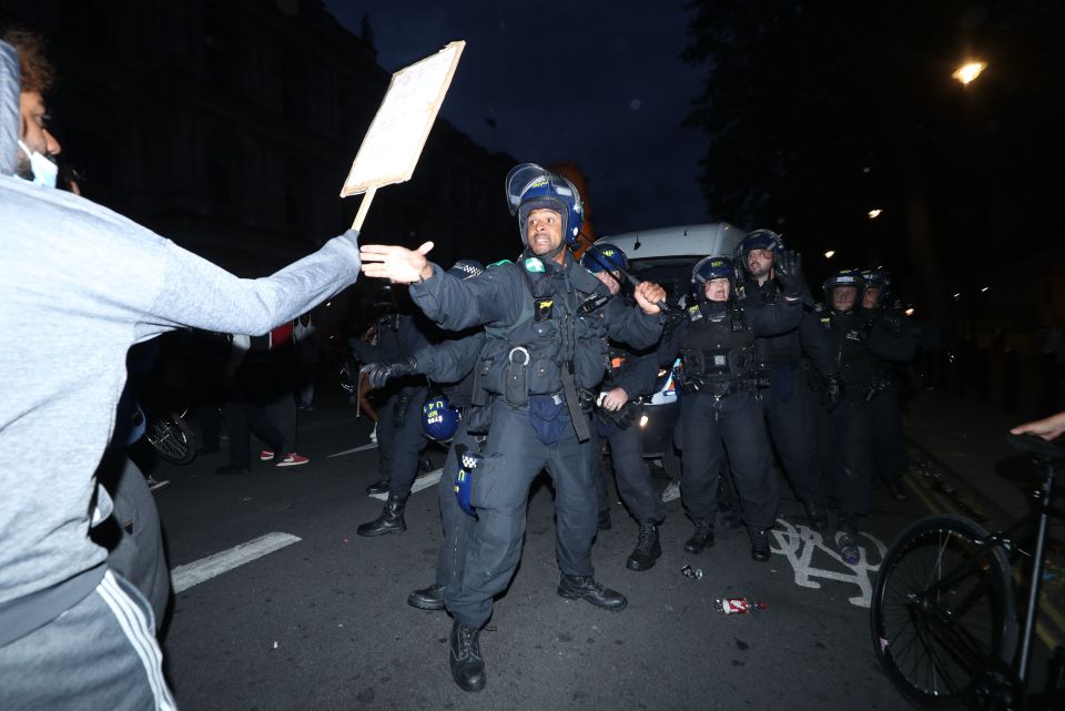 Cops in helmets clashed with protesters