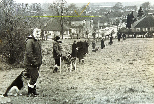 Police and members of the public search the area for the missing children