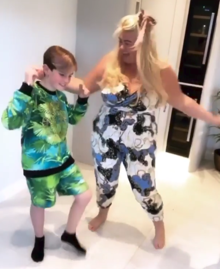  Hayden's Aunt made him join in on the fun dance to Stevie Wonder's Very Supersticous