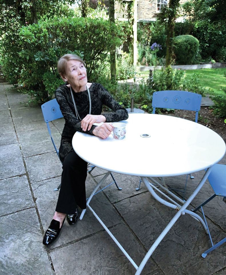 Glenda Jackson ready for the red carpet with a cup of tea