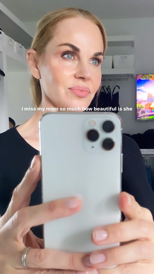Nicola Peltz shared this stunning picture of her mother Claudia
