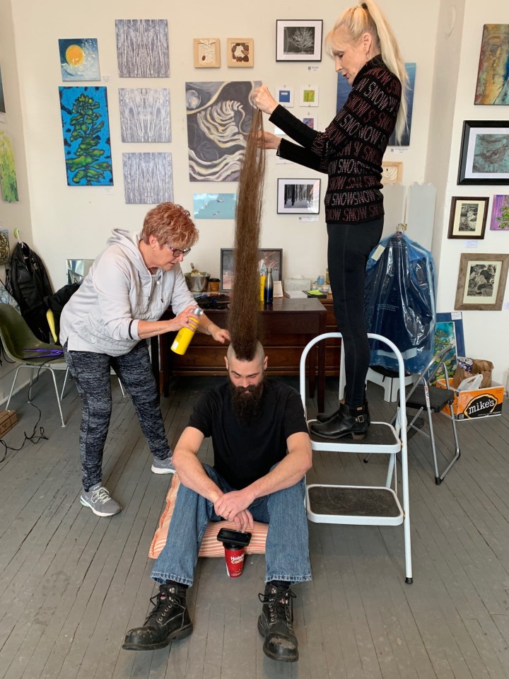 The American needed the help of wife Laura and mum Kay, who slapped on half a can of special hairspray