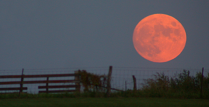 This image shows a full Harvest Moon captured in 2007