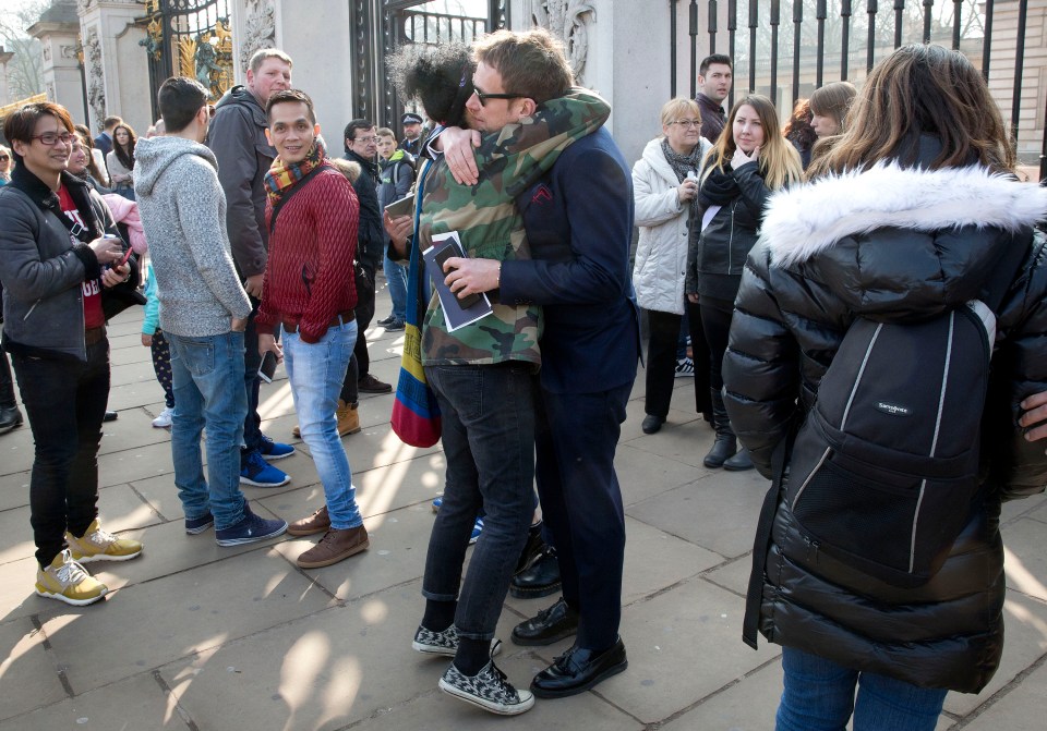 Albarn and his partner Suzi Winstanley outside the gates to Buckingham Palace