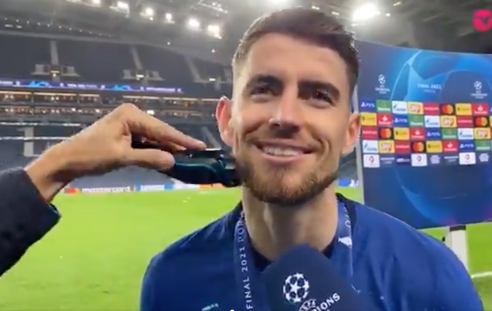 Chelsea midfielder Jorginho had his beard shaved off by TNT Sports journalist Fred Caldeira