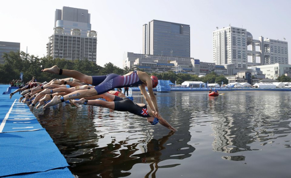 Triathlete's jump into water in Tokyo, Japan